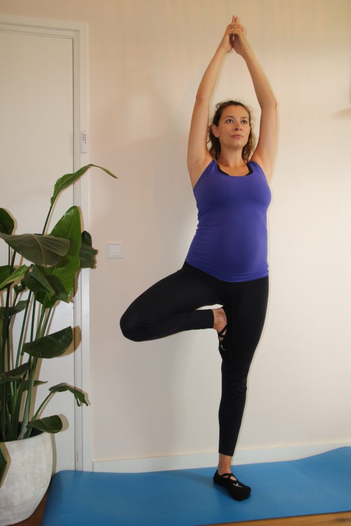 Zwangerschapsyoga - Yoga voor zwangere in Breda - balans pose