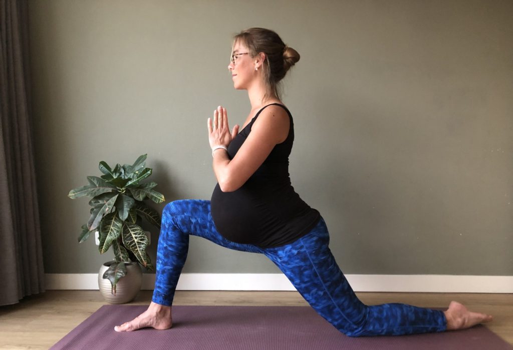 Zwangerschapsyoga - Yoga voor zwangere in Breda - kracht pose